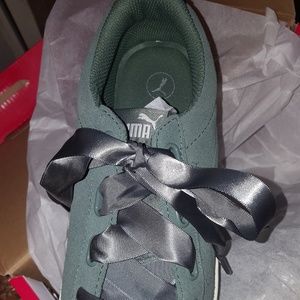 NIB Puma Vikky Platform Ribbon Sneakers Green 9M 